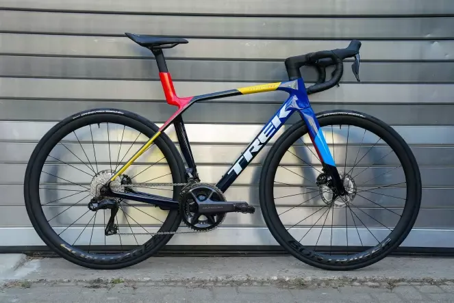 Madone SLR 7 (Größe 52cm Team Replica) Custombike Gratis Versand