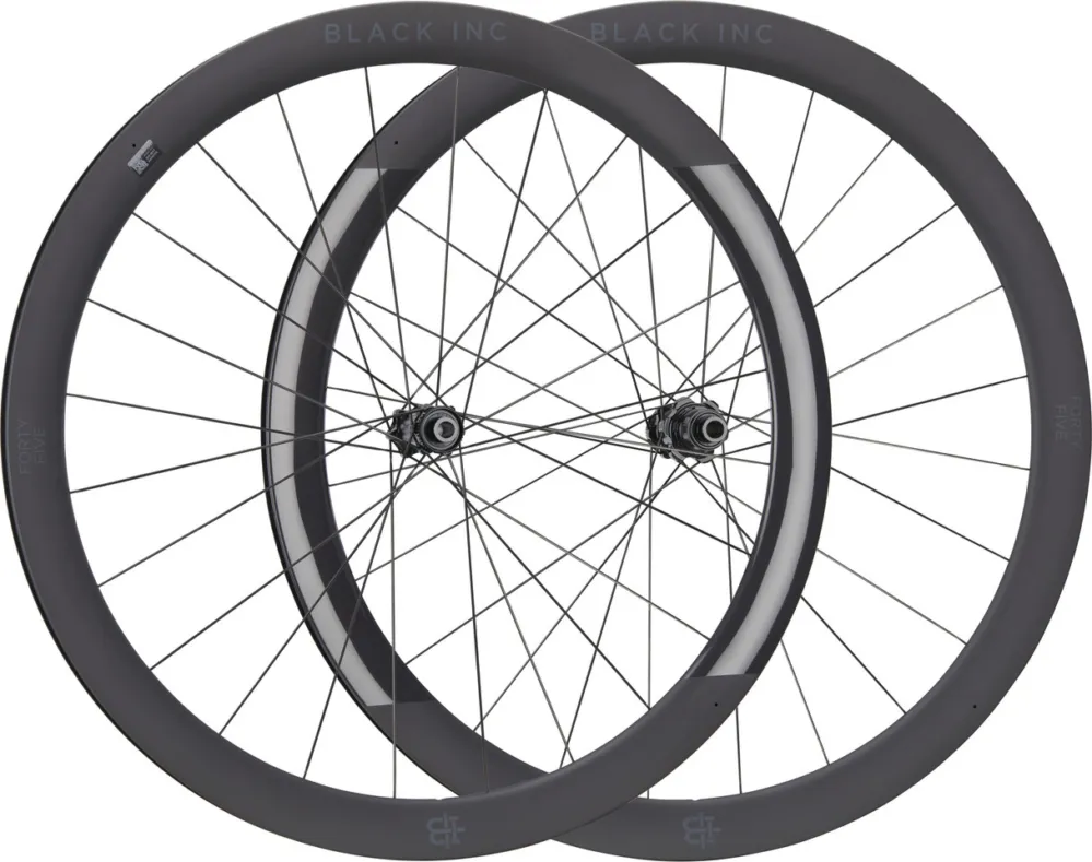 Neue Ware Black Inc Forty Five Disc Center Lock Carbon 28" Laufradsatz - black | Non Boost | Non Boost | 142 mm | 100 mm | 28" | Shimano Road | 100 mm | Shimano Road | 100 mm | 142 mm